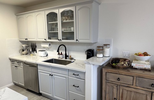 Pico Apartment | "Sea Breeze" Loft w/Huge Private Roof Deck! Beach & Promenade!