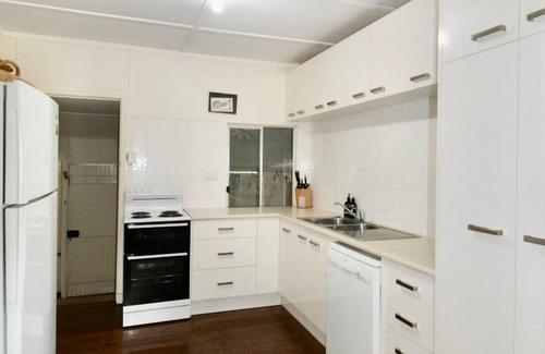 Woodgate House | 'Sea Breeze' on the Esplanade