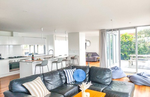 Pukehina House | Sea Breeze Retreat