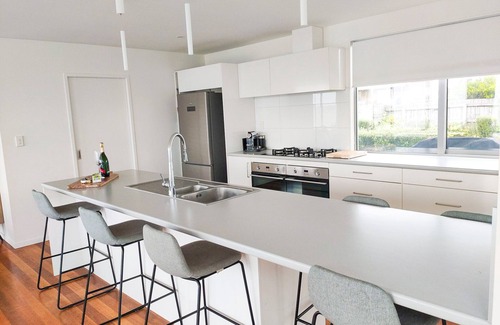 Pukehina House | Sea Breeze Retreat
