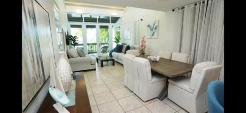 Sardinera Apartment | Sea Breeze Villa