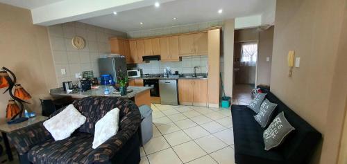 Margate Beach Apartment | Sea Breeze West