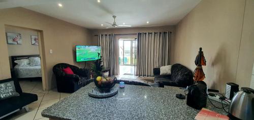 Margate Beach Apartment | Sea Breeze West