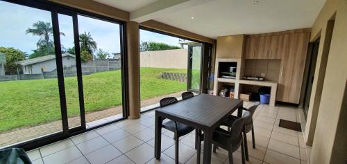 Margate Beach Apartment | Sea Breeze West