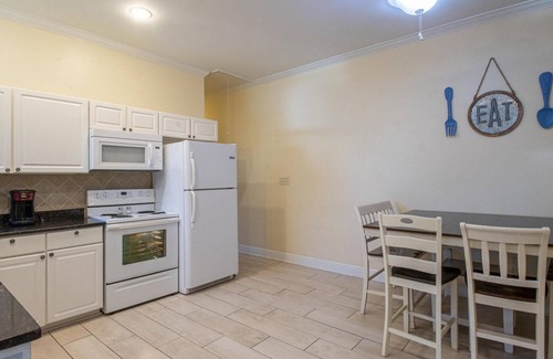 Biloxi House | Sea Breezes, Eclectic Shopping, and World-class Shows!