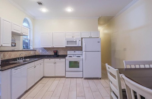 Biloxi House | Sea Breezes, Eclectic Shopping, and World-class Shows!