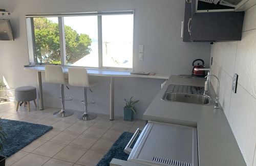 Onerahi Apartment | Sea, bush and gardens surround Mason Lane Apartment
