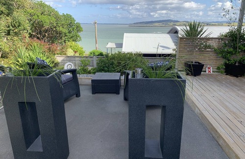 Onerahi Apartment | Sea, bush and gardens surround Mason Lane Apartment