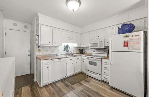 North Myrtle Beach Apartment | Sea Cabin Unit 125 Cherry Grove