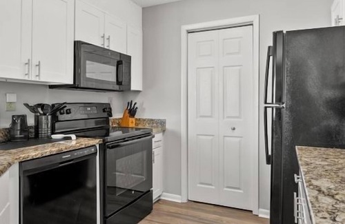 Crescent Beach Condo | Sea Castle 3D (3-Bedroom Condo) with Pool and Beach view by RedAwning