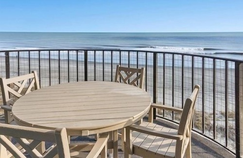 Crescent Beach Condo | Sea Castle 3D (3-Bedroom Condo) with Pool and Beach view by RedAwning