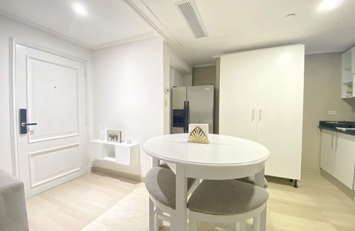 San Geronimo Apartment | SEA + City View - High Floor with balcony ☀