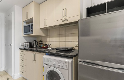 Takapuna Apartment | Sea City Views Takapuna Studio w Carpark