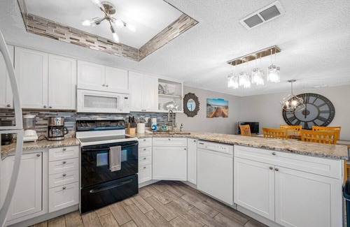 Indian Shores Condo | Sea Club 9-52 - Steps from the beach in Indian Shores!