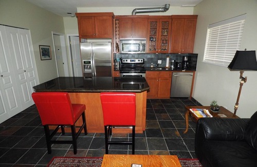 Port Moody Apartment | Sea Coast Inn One Bedroom Ocean Front Apartment With full Kitchen
