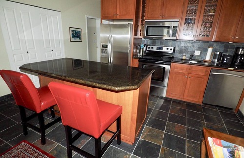 Port Moody Apartment | Sea Coast Inn One Bedroom Ocean Front Apartment With full Kitchen