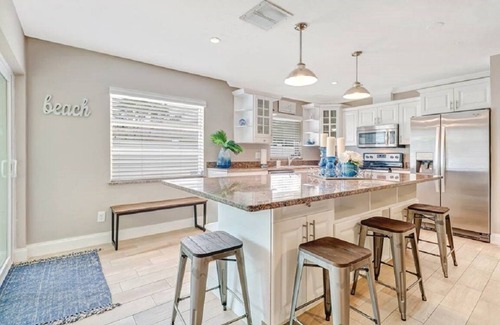 Naples Park House | -Sea Coast Living At it's BEST, Heated pool, near beaches, shops, restaurants