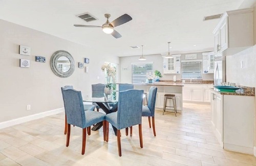 Naples Park House | -Sea Coast Living At it's BEST, Heated pool, near beaches, shops, restaurants