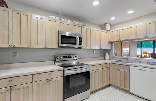 Bethany Beach Condo | Sea Colony Ocean 1st floor condo w/pool, tennis court, and elevator