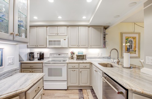 Bethany Beach Condo | Sea Colony Ocean 6th floor condo w/pool, gym, and free WiFi