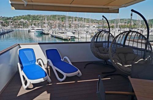 Seca House | Sea Diva - luxury boathouse