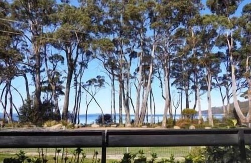 Surveyors Bay House | Sea Eagle, Dover's beautiful Roaring Beach