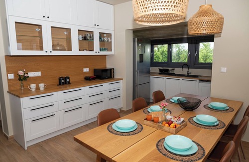 Aravissos Villa | Sea Echoes Villa- Luxury 6-Bedroom Villa by the Sea– Ideal for Groups & Families