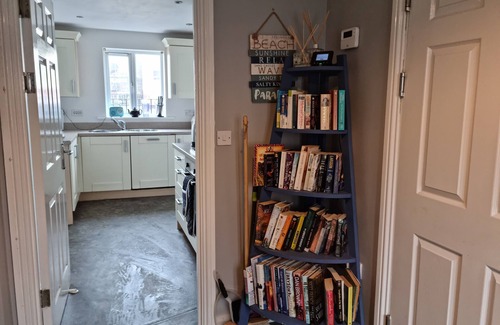 Port Talbot House | Sea Escape spacious contemporary townhouse 1 minute from a sandy beach