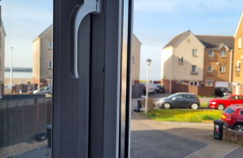 Port Talbot House | Sea Escape spacious contemporary townhouse 1 minute from a sandy beach