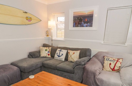 Kinmel Bay Cottage | SEA-ESTA BWTHYN, family friendly, with open fire in Kinmel Bay
