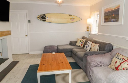 Kinmel Bay Cottage | SEA-ESTA BWTHYN, family friendly, with open fire in Kinmel Bay