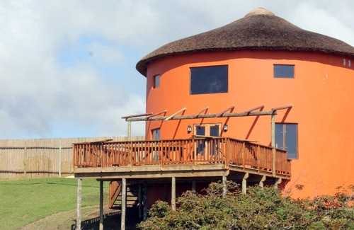 Lutsheni Ski Chalet | Sea Facing Honeymoon/Family Rondavel