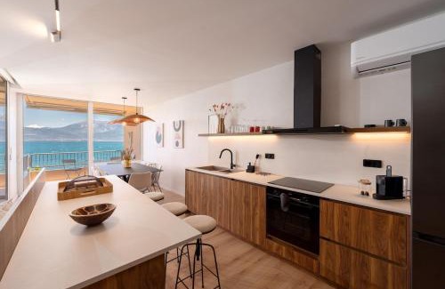 Gefira Mpania Apartment | Sea Flow - Luxury seafront Penthouse at Psani Beach