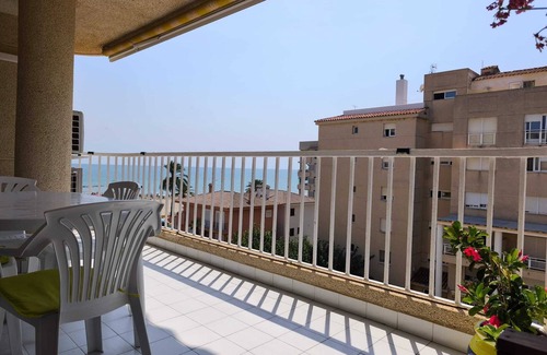 Torreblanca Apartment | Sea front 2-bedroom apartment with al fresco terrace