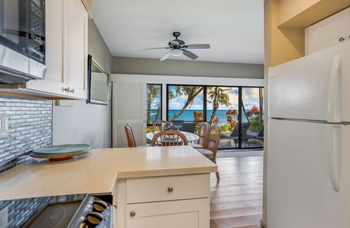 Kapaa Condo | "Sea Gem" a Oceanfront Condo at Lae Nani 515