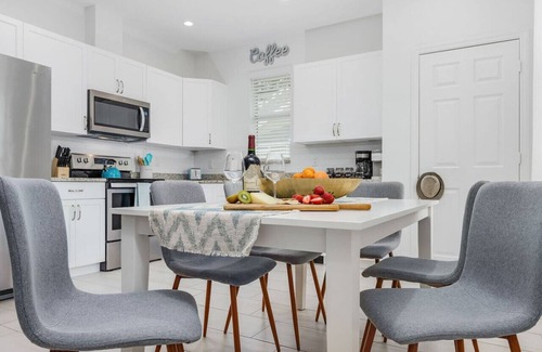 Naples Park House | Sea Gem Retreat. Beach*Wine*Dine*Relax. Repeat!