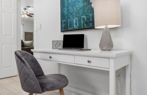 Naples Park House | Sea Gem Retreat. Beach.Wine.Dine.Relax.Repeat