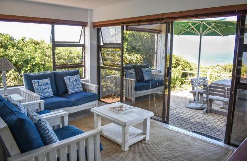 Boggoms Bay Apartment | Sea Gem with a stunning view