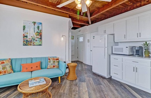 Fernandina Beach Apartment | Sea Glass Cottage #3 | Renovated | Beachfront w/Dune Views | Outdoor Courtyard