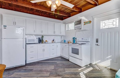 Fernandina Beach Apartment | Sea Glass Cottage #3 | Renovated | Beachfront w/Dune Views | Outdoor Courtyard