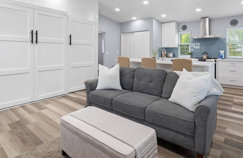St. Petersburg - Clearwater Apartment | Sea Glass Cottage - Charming Apartment Minutes to St Pete Downtown