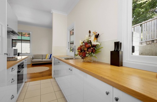 Montello House | Sea Glass Cottages: Family and friend's retreat Burnie - 3 minutes to the beach!
