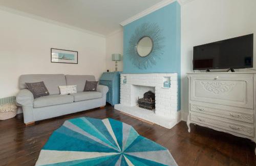 Broadstairs House | Sea Glimpses with garden, beachhut, parking