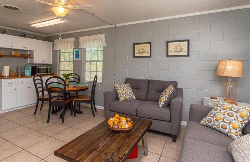 Lamar Apartment | Sea Gun Bayhome #128