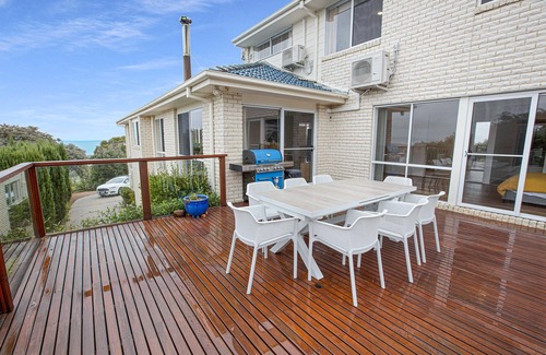 Lakes Entrance House | Sea Haven - Perfect for large families, with a great ocean view
