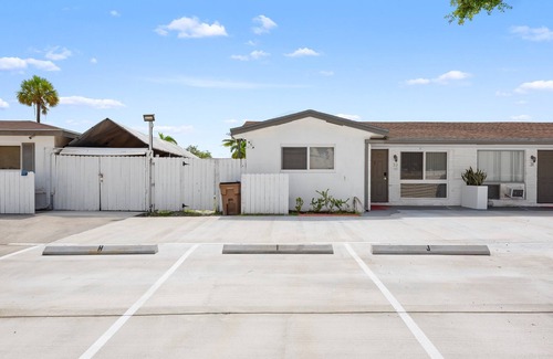 Deerfield Beach Apartment | Sea&I - Unit H with pool