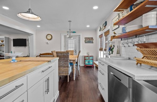 Atlantic Beach House | Sea La Vie 3 Bedroom Home by RedAwning