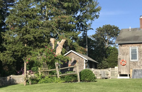 Eastham Cottage | “Sea La Vie”, a Sweet Cottage in the National Seashore!