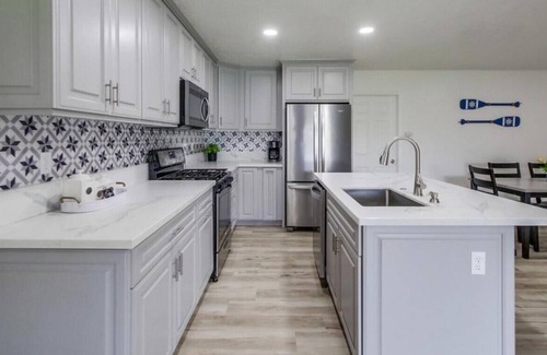 Loma Alta House | Sea-La-Vie Fun Family Pad 4 Miles to Beach!