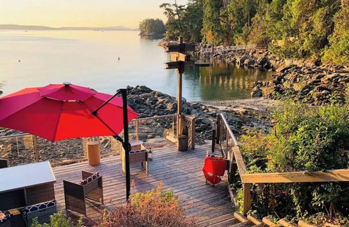 Regional District of Nanaimo House | Sea La Vie Rare & Peaceful Hidden Gem Shore House